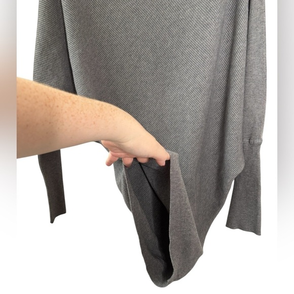 Vici All That Ribbed Cashmere Blend Sweater Heather
Grey Sz Medium Asymmetrical - Picture 5 of 8